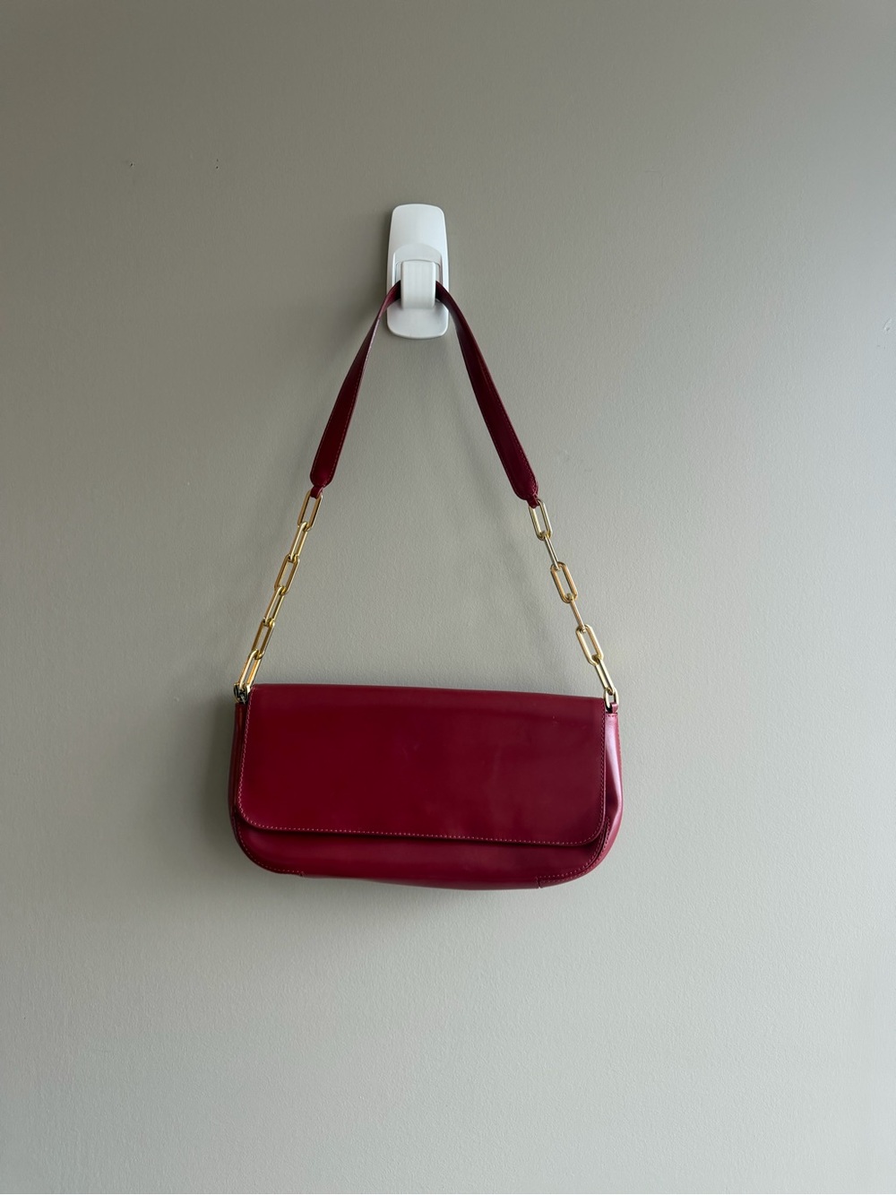 Vintage Burgundy Shoulder Bag with Gold Chain Accent